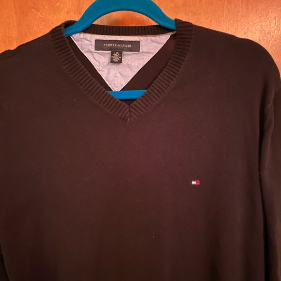 Tommy Hilfiger navy blue v-neck sweater size L - Picture 2 of 7
